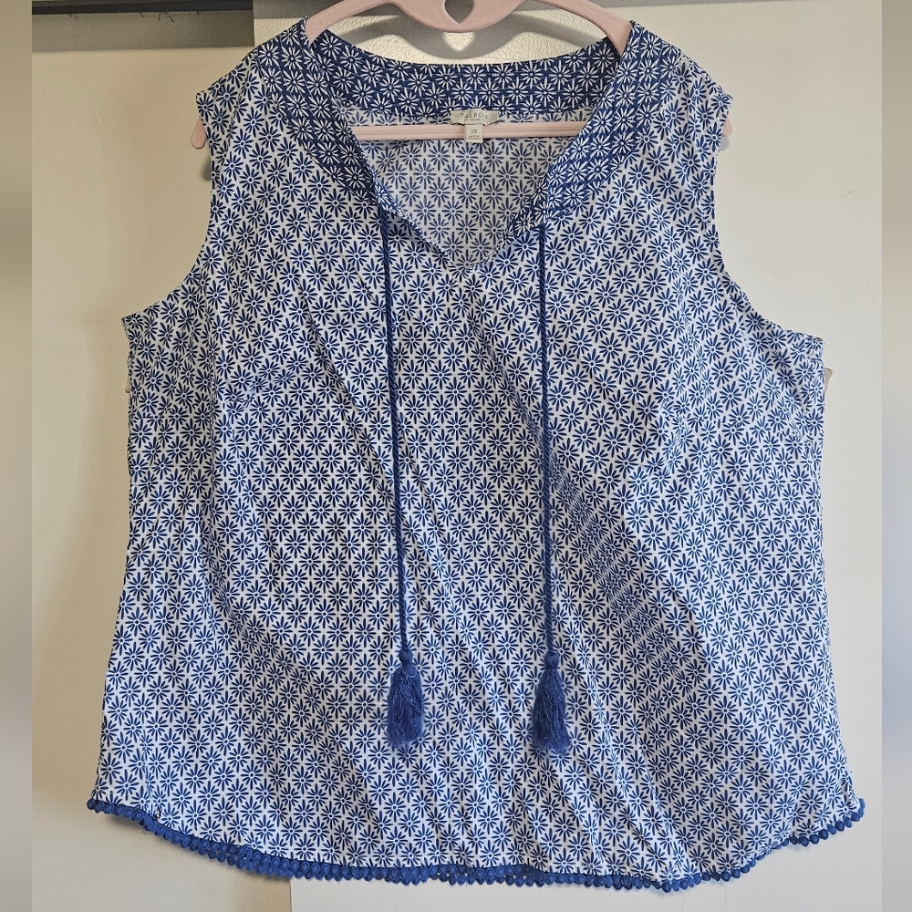 Talbos Blue And White Design Short Sleeve Top